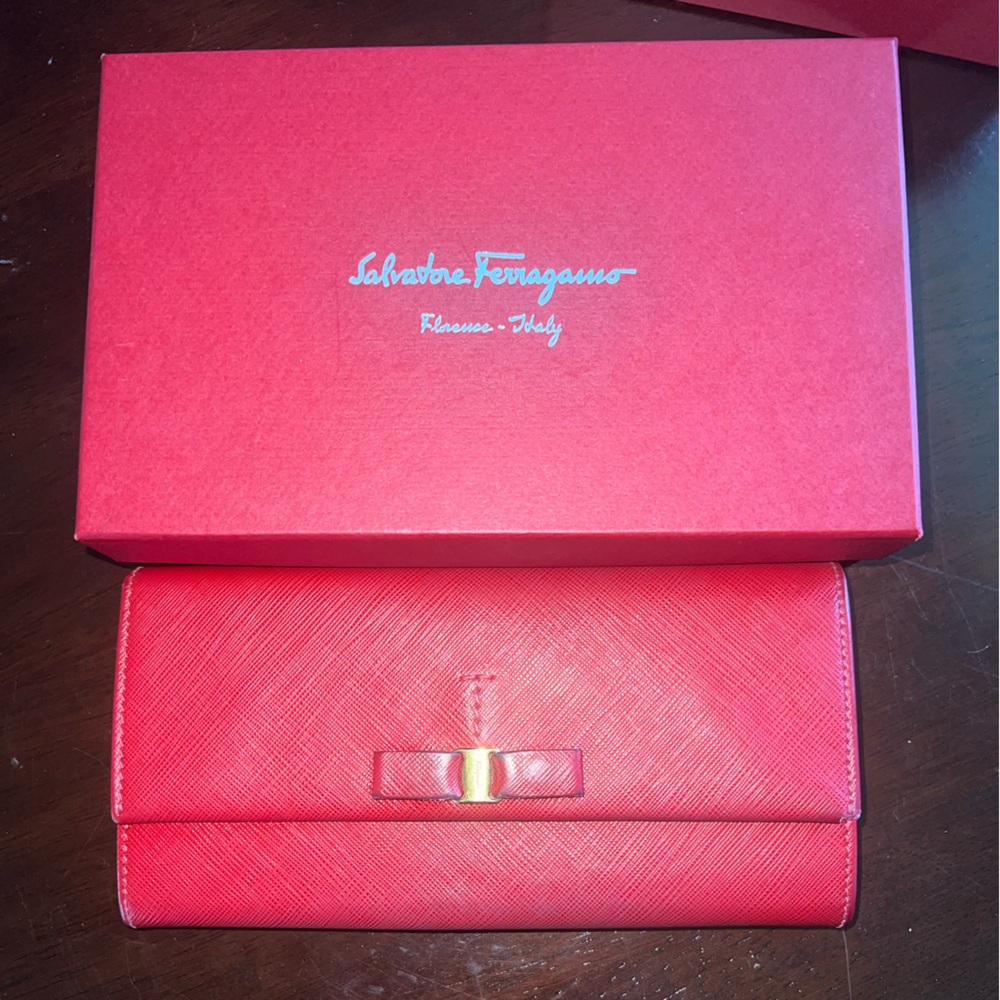 Salvatore Ferragamo Red Saffiano Leather Wallet Made in Italy Bow Detail